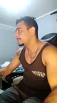 Snapshot of Fadinha-e-Raro chatting on 03-01-25, 06:54 Fadinha-e-Raro online show from 03-01-25, 06:54