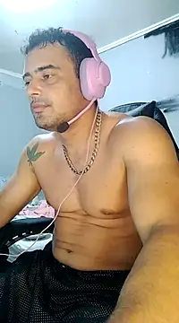 Snapshot of Fadinha-e-Raro chatting on 03-04-25, 07:54 Fadinha-e-Raro online show from 03-04-25, 07:54