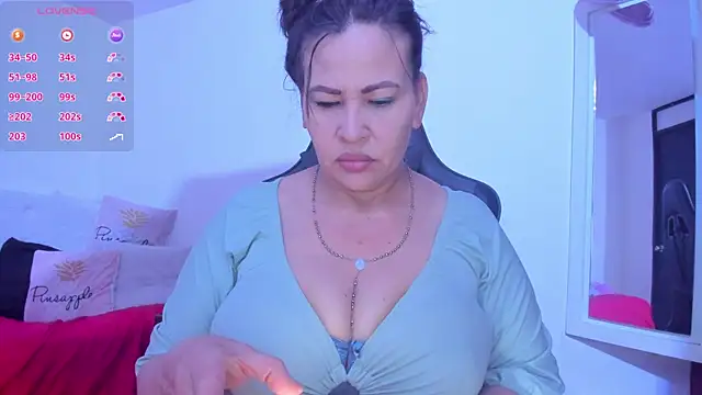 esmeralda milf online show from 01-11-25, 08:43