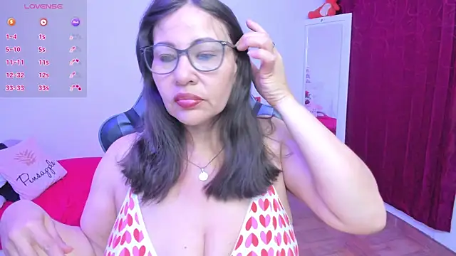 esmeralda milf online show from 05-20-26, 09:54