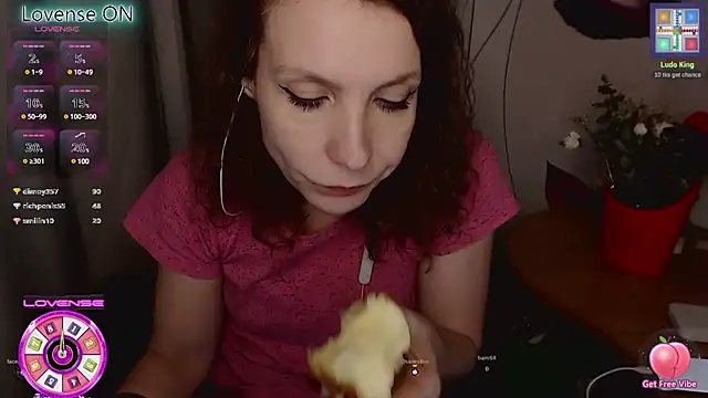 Snapshot of JohansonKatie chatting on 02-25-25, 12:36 JohansonKatie online show from 02-25-25, 12:36