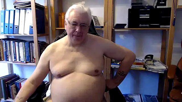 Snapshot of SchwanzhureXXL chatting on 02-17-25, 09:46 SchwanzhureXXL online show from 02-17-25, 09:46