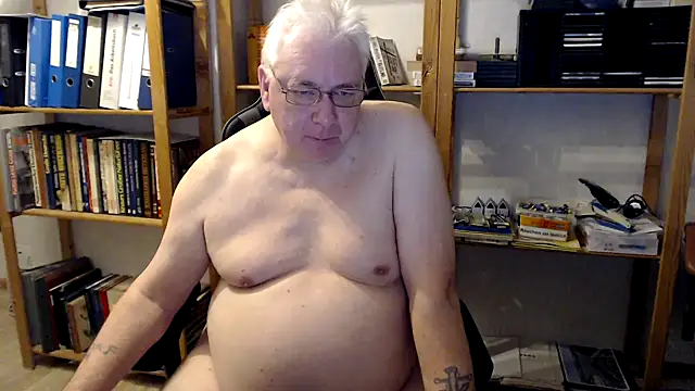 Snapshot of SchwanzhureXXL chatting on 09-23-25, 04:15 SchwanzhureXXL online show from 09-23-25, 04:15
