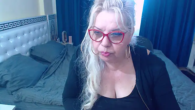 Snapshot of SonyaHotMilf chatting on 04-24-26, 09:01 SonyaHotMilf online show from 04-24-26, 09:01