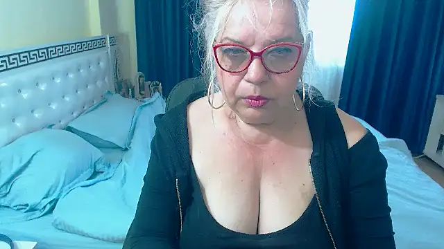 Snapshot of SonyaHotMilf chatting on 05-14-26, 11:06 SonyaHotMilf online show from 05-14-26, 11:06