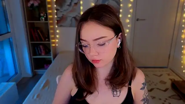 Snapshot of MilenaSaint chatting on 06-23-26, 03:37 MilenaSaint online show from 06-23-26, 03:37