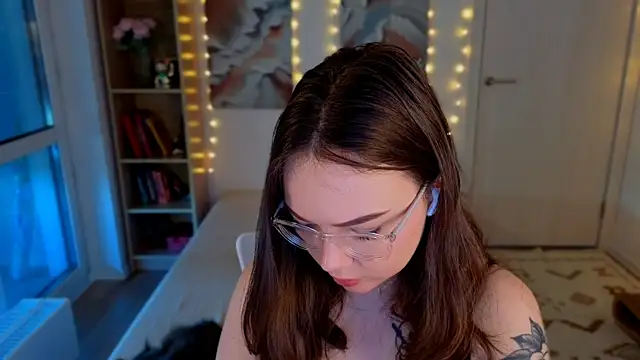 Snapshot of MilenaSaint chatting on 06-25-26, 04:01 MilenaSaint online show from 06-25-26, 04:01