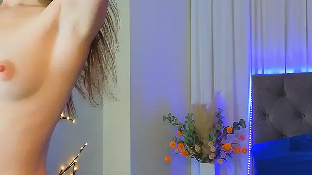 Snapshot of Ariana_Petite chatting on 02-25-26, 12:20 Ariana Petite online show from 02-25-26, 12:20