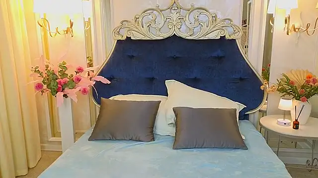 Ariana Petite online show from 05-15-26, 11:34