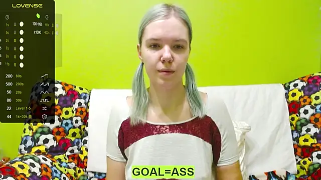 Snapshot of Ultra_Meow chatting on 02-06-25, 11:58 Ultra Meow online show from 02-06-25, 11:58