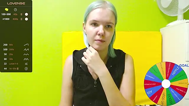 Snapshot of Ultra_Meow chatting on 10-24-25, 02:35 Ultra Meow online show from 10-24-25, 02:35