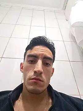 Snapshot of TommyMomentum chatting on 06-18-26, 07:08 TommyMomentum online show from 06-18-26, 07:08