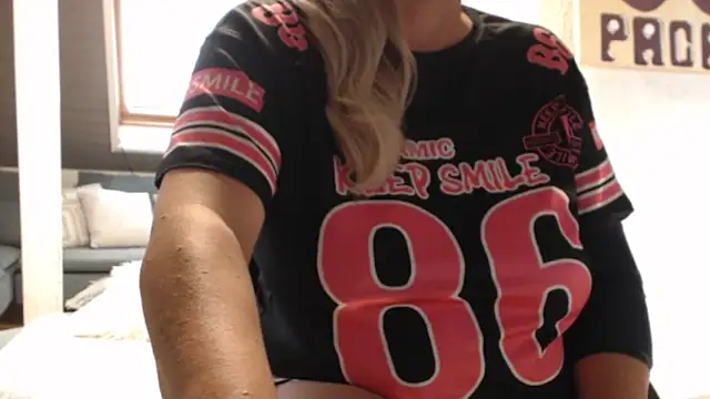 Snapshot of KimMitchelli chatting on 11-02-25, 09:33 KimMitchelli online show from 11-02-25, 09:33