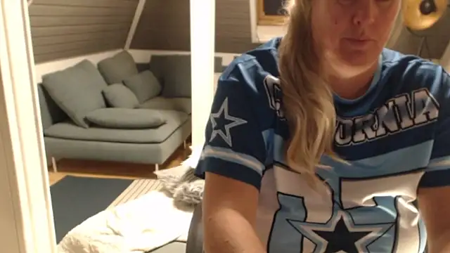 Snapshot of KimMitchelli chatting on 11-24-25, 09:14 KimMitchelli online show from 11-24-25, 09:14