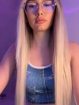 Snapshot of mollyxxx chatting on 12-10-24, 01:32 mollyxxx online show from 12-10-24, 01:32