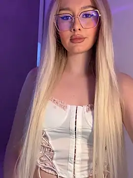 Snapshot of mollyxxx chatting on 01-05-25, 12:31 mollyxxx online show from 01-05-25, 12:31