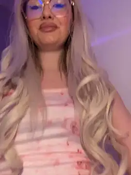 Snapshot of mollyxxx chatting on 01-07-25, 01:49 mollyxxx online show from 01-07-25, 01:49