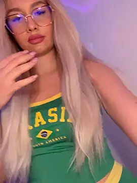 Snapshot of mollyxxx chatting on 10-14-25, 06:25 mollyxxx online show from 10-14-25, 06:25