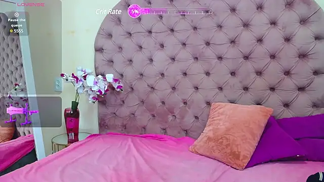 Snapshot of Leslie_passion chatting on 02-22-25, 01:35 Leslie passion online show from 02-22-25, 01:35