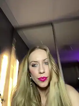 Snapshot of RockQueen_A chatting on 01-31-25, 01:34 RockQueen A online show from 01-31-25, 01:34