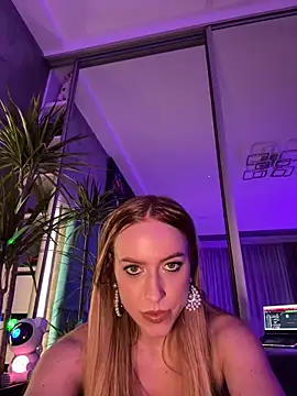 Snapshot of RockQueen_A chatting on 03-22-25, 08:40 RockQueen A online show from 03-22-25, 08:40