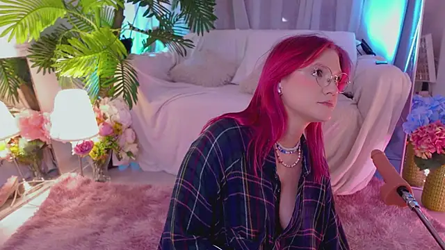 Snapshot of Crazy_Wine chatting on 02-17-25, 06:04 Crazy Wine online show from 02-17-25, 06:04