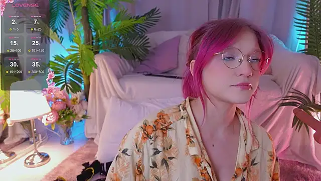 Snapshot of Crazy_Wine chatting on 02-25-25, 09:24 Crazy Wine online show from 02-25-25, 09:24