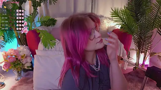 Snapshot of Crazy_Wine chatting on 02-26-25, 02:03 Crazy Wine online show from 02-26-25, 02:03