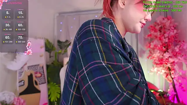 Snapshot of Crazy_Wine chatting on 11-25-25, 06:24 Crazy Wine online show from 11-25-25, 06:24