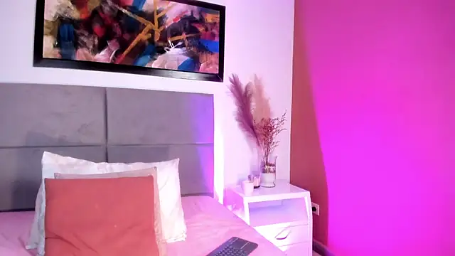 Snapshot of JupiteFox chatting on 02-04-25, 12:40 JupiteFox online show from 02-04-25, 12:40