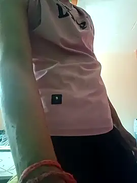 Snapshot of SunnyleoneBG chatting on 09-29-25, 04:39 SunnyleoneBG online show from 09-29-25, 04:39