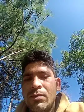 Snapshot of SunnyleoneBG chatting on 10-19-25, 03:40 SunnyleoneBG online show from 10-19-25, 03:40