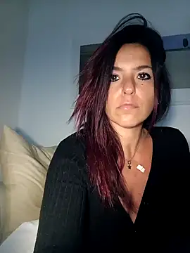 Snapshot of allyson22andy chatting on 12-17-24, 10:22 allyson22andy online show from 12-17-24, 10:22