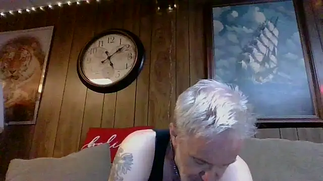 Snapshot of Makowboy chatting on 12-14-24, 12:11 Makowboy online show from 12-14-24, 12:11