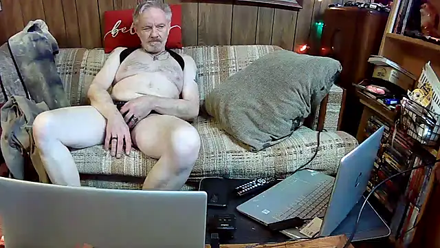 Snapshot of Makowboy chatting on 12-20-24, 06:13 Makowboy online show from 12-20-24, 06:13