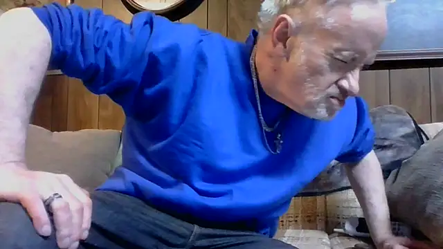 Snapshot of Makowboy chatting on 12-29-24, 10:36 Makowboy online show from 12-29-24, 10:36