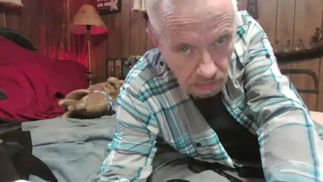 Snapshot of Makowboy chatting on 03-22-25, 09:42 Makowboy online show from 03-22-25, 09:42