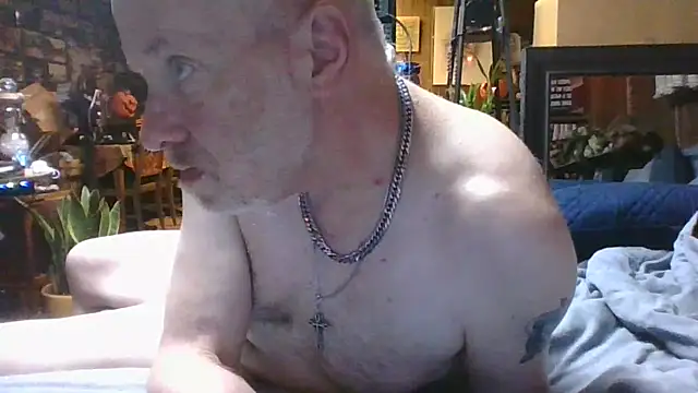 Snapshot of Makowboy chatting on 10-18-25, 02:36 Makowboy online show from 10-18-25, 02:36