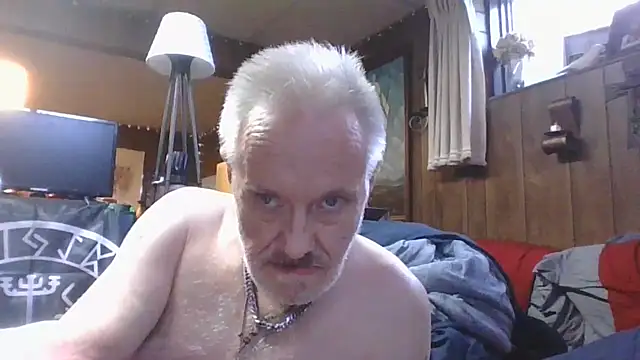 Snapshot of Makowboy chatting on 11-28-25, 08:22 Makowboy online show from 11-28-25, 08:22