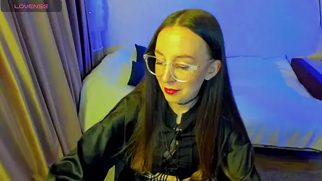 Snapshot of CurlySteph chatting on 05-05-26, 05:21 CurlySteph online show from 05-05-26, 05:21