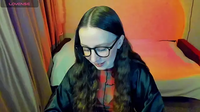 Snapshot of CurlySteph chatting on 05-17-26, 05:42 CurlySteph online show from 05-17-26, 05:42