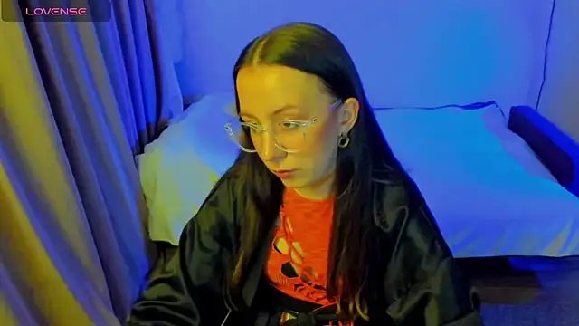 Snapshot of CurlySteph chatting on 05-20-26, 07:42 CurlySteph online show from 05-20-26, 07:42