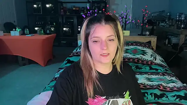 Snapshot of magicsparkles chatting on 10-08-25, 03:04 magicsparkles online show from 10-08-25, 03:04