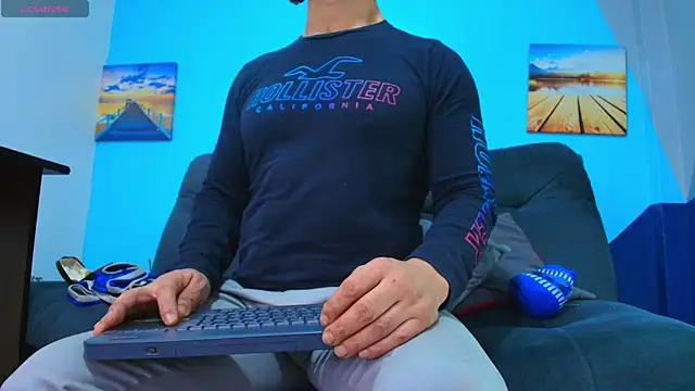 Snapshot of juanses_n_toro chatting on 09-24-25, 12:41 juanses n toro online show from 09-24-25, 12:41