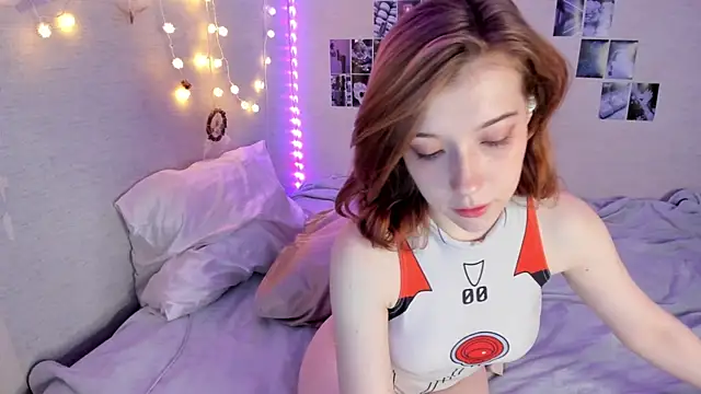 Snapshot of YunaPeace chatting on 10-24-25, 10:55 YunaPeace online show from 10-24-25, 10:55