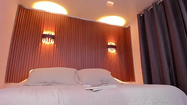 Snapshot of Megan_rousexxx chatting on 11-21-25, 04:11 Megan rousexxx online show from 11-21-25, 04:11