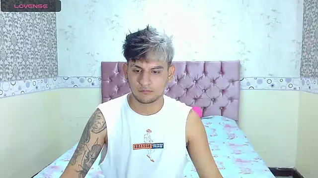 Snapshot of Dona_and_Carl chatting on 12-20-24, 02:52 Dona and Carl online show from 12-20-24, 02:52