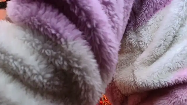 Snapshot of boy_n_girl chatting on 09-12-25, 09:42 boy n girl online show from 09-12-25, 09:42