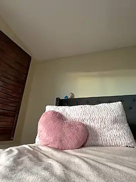 Snapshot of Cum2Charm chatting on 02-07-25, 03:08 Cum2Charm online show from 02-07-25, 03:08