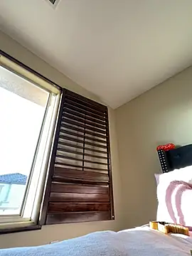 Snapshot of Cum2Charm chatting on 02-10-25, 03:32 Cum2Charm online show from 02-10-25, 03:32